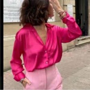 NWT ZARA BLOGGER FAV SATIN BLOUSE SIZE S 
🚨FIRM PRICE NO DISCOUNT